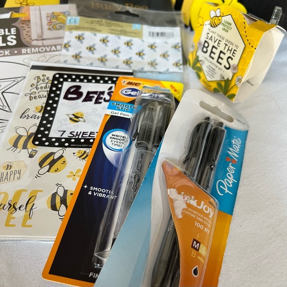 BUMBLEBEE BLVD GIFT SET - Picture 8 of 13